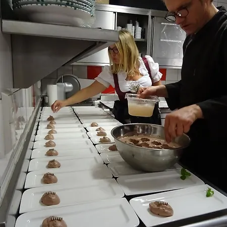 Konukevi Berggasthof Edelweiss 3*