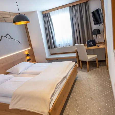 Berggasthof Edelweiss 3*